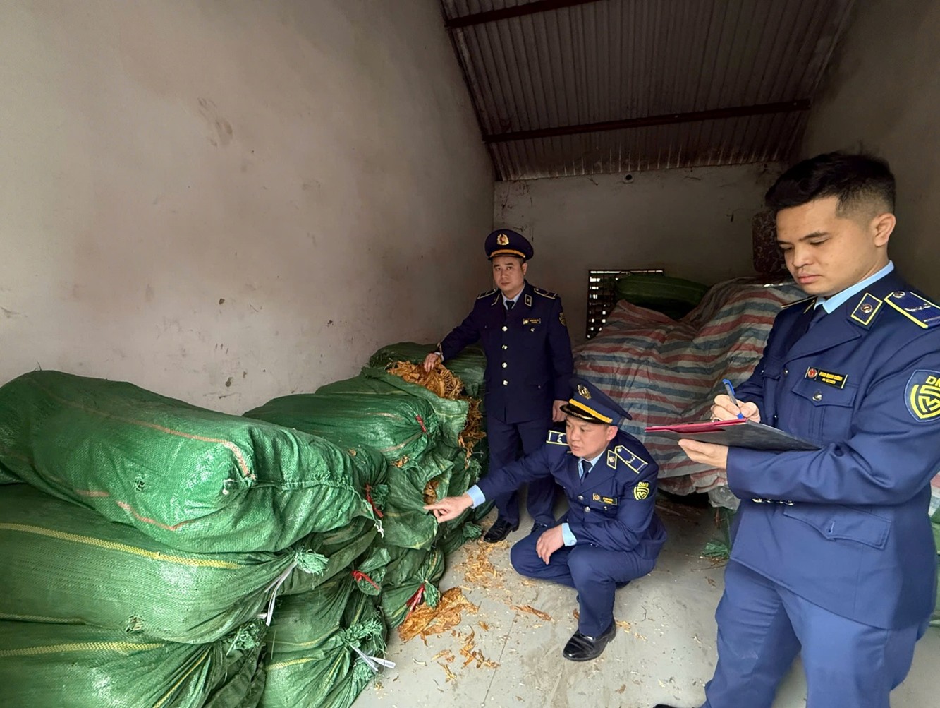 Cao Bằng siết chặt thị trường Tết, kiên quyết xử lý hàng giả, hàng lậu