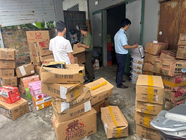 Đà Nẵng: Phát hiện hơn 2.400 thực phẩm trôi nổi, quá hạn sử dụng