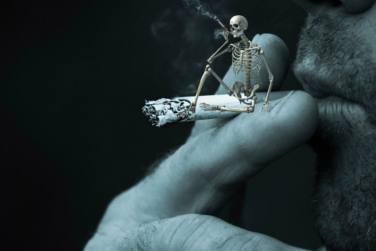 Hút thuốc lá: Đánh đổi sự sống cho bóng tối và bệnh tật