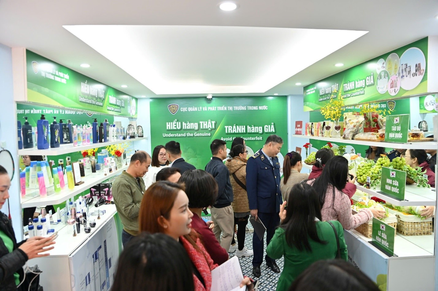 Khai mạc Phòng trưng bày nhân Ngày Phòng chống hàng giả, hàng nhái (29/11)