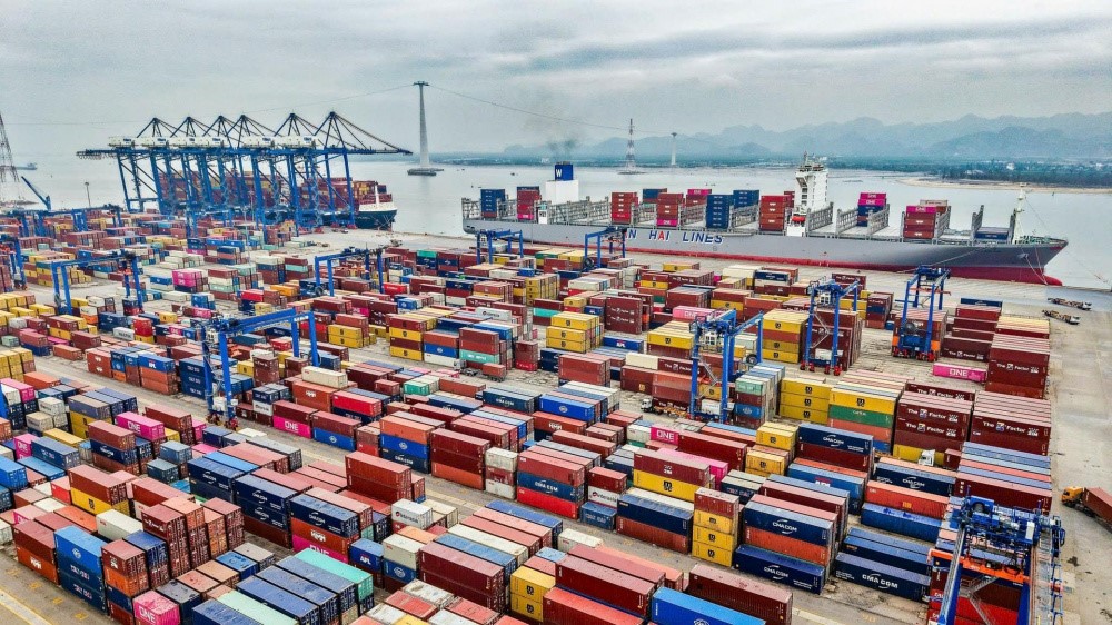 Kim ngạch xuất nhập khẩu vượt mốc 800 tỷ USD, hướng tới kỷ lục mới